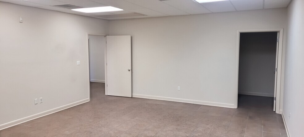 More Photos Of 894 W Saint John St, Spartanburg Medical For Lease