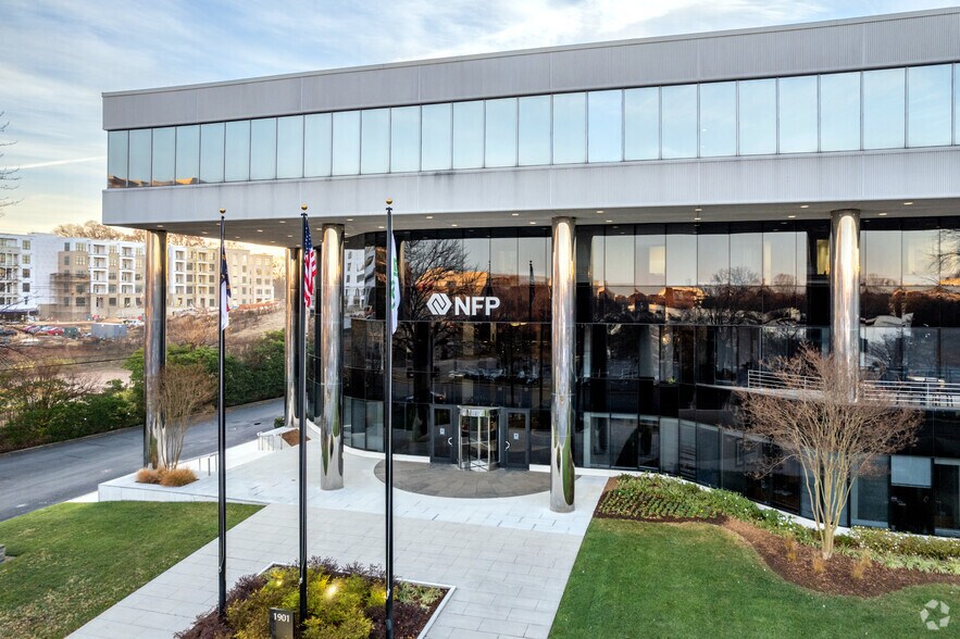 More Photos Of 1901 Roxborough Rd, Charlotte Office For Sale