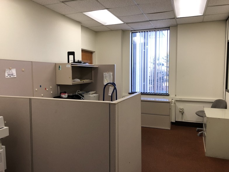 More Photos Of 4 Plaza Way, Fairhaven Bank For Lease