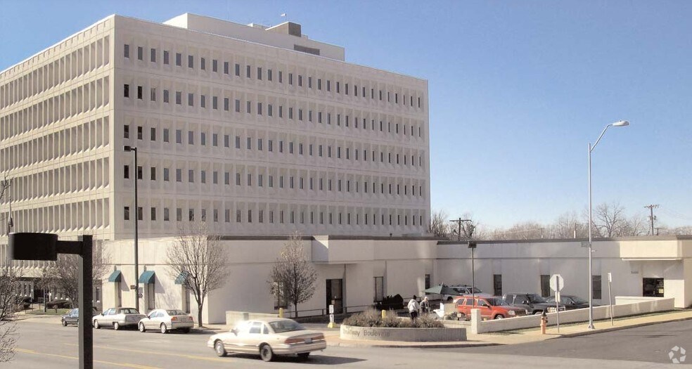 More Photos Of 406 W 34th St, Kansas City Unknown For Lease