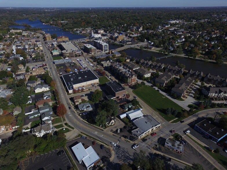 More Photos Of 440 S 3rd St, St Charles Office For Lease