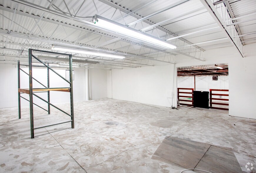 More Photos Of 12105 N 28th St, Saint Petersburg Warehouse For Sale