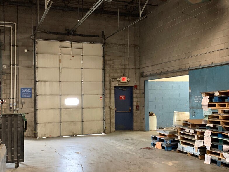 More Photos Of 1111 S Wheeling Rd, Wheeling Warehouse For Lease
