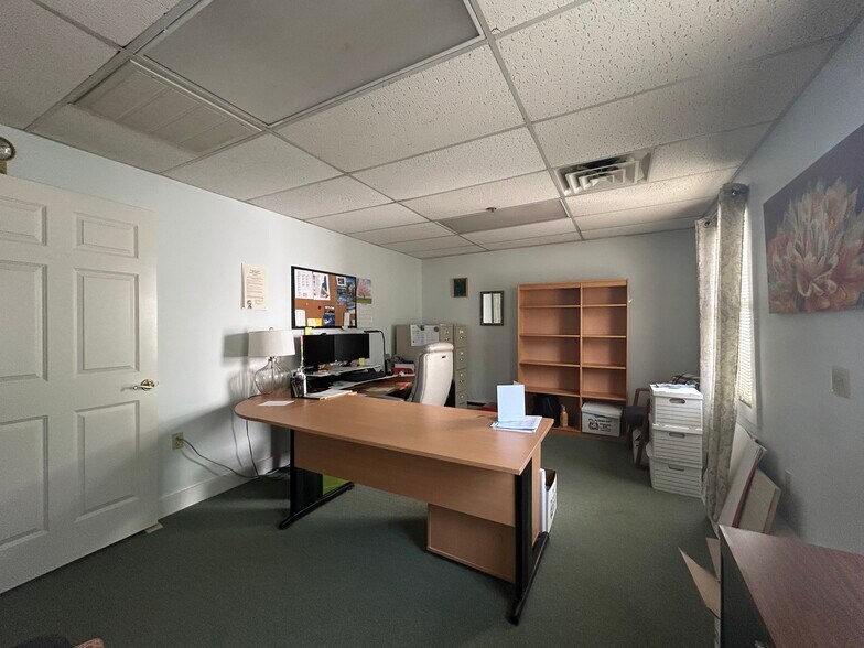 More Photos Of 87 Washington St, Conway Office For Sale