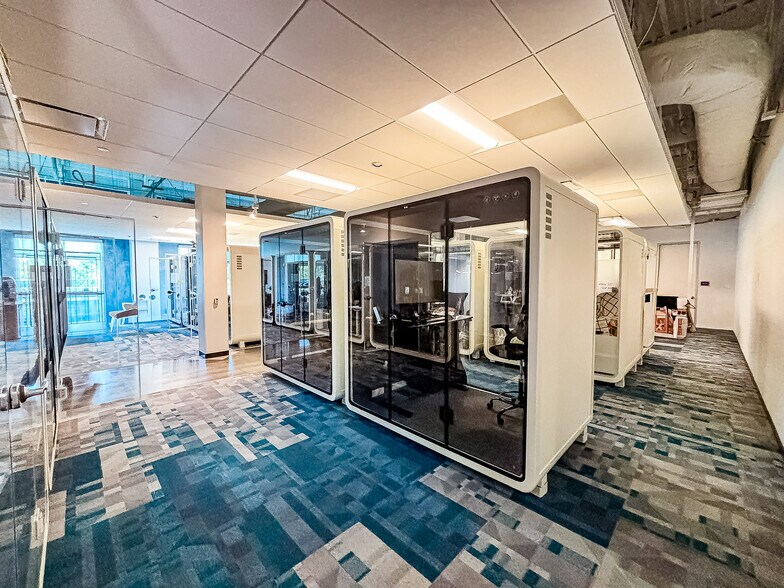 More Photos Of 2600 NE 11th St, Bentonville Office For Lease