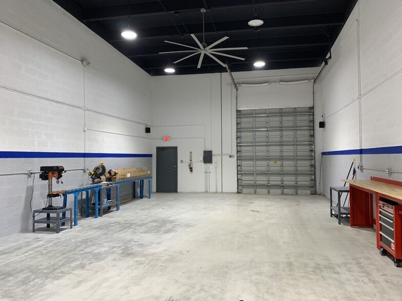 More Photos Of 4960 NW 165th St, Miami Warehouse For Sale