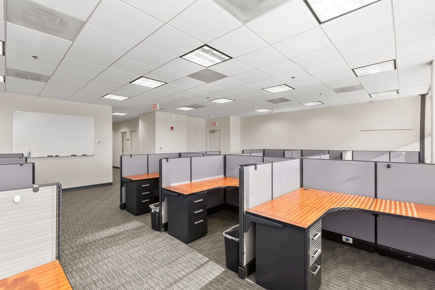 More Photos Of 10 Center St, Stafford Office For Lease