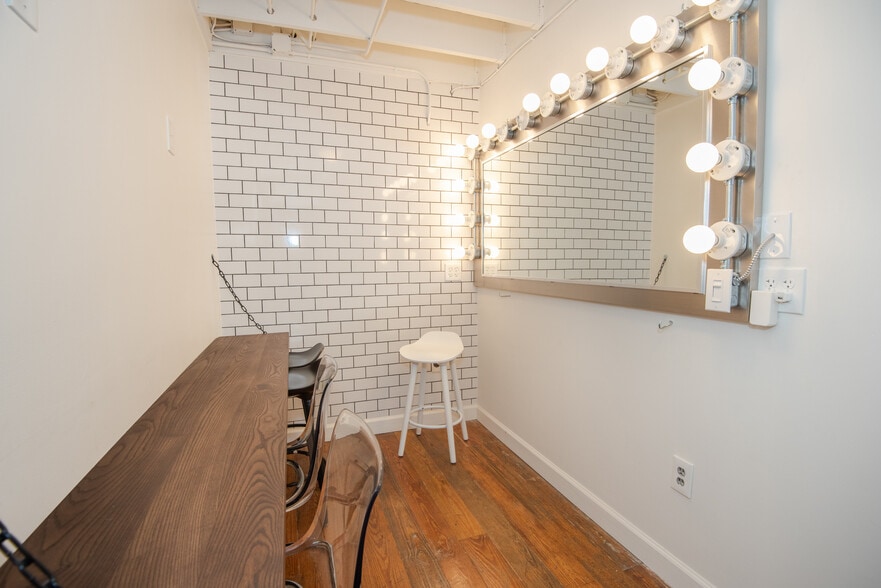 More Photos Of 887 W Marietta St NW, Atlanta Loft Creative Space For Lease