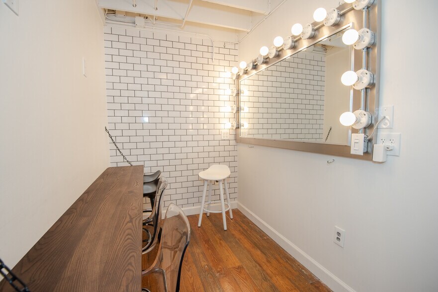 More Photos Of 887 W Marietta St NW, Atlanta Loft Creative Space For Lease