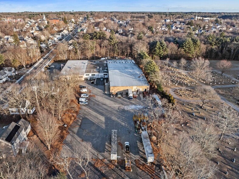 More Photos Of 145 Union St, Holbrook Warehouse For Lease