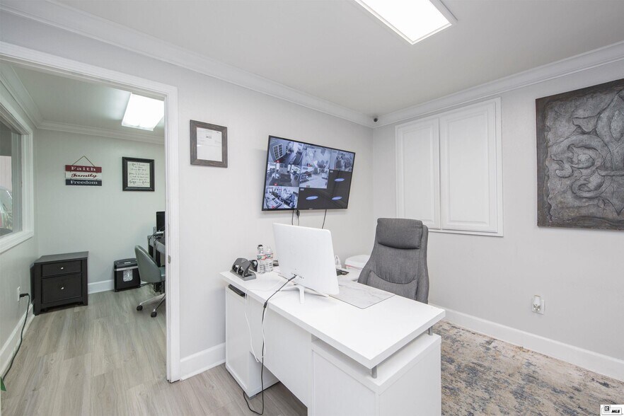 More Photos Of 707-709 Trenton St, West Monroe Storefront For Sale