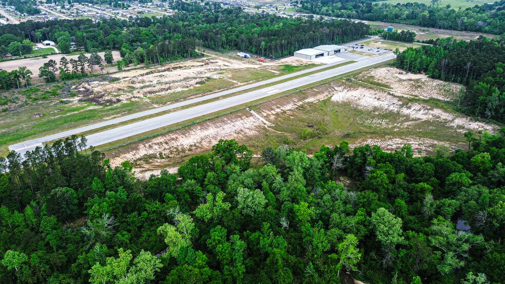 More Photos Of 15900 Schank Rd, Conroe Airport For Sale