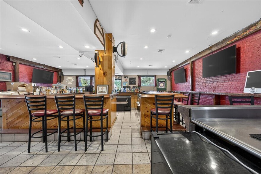 More Photos Of 650-654 S Main St, Wilkes-Barre Bar For Sale