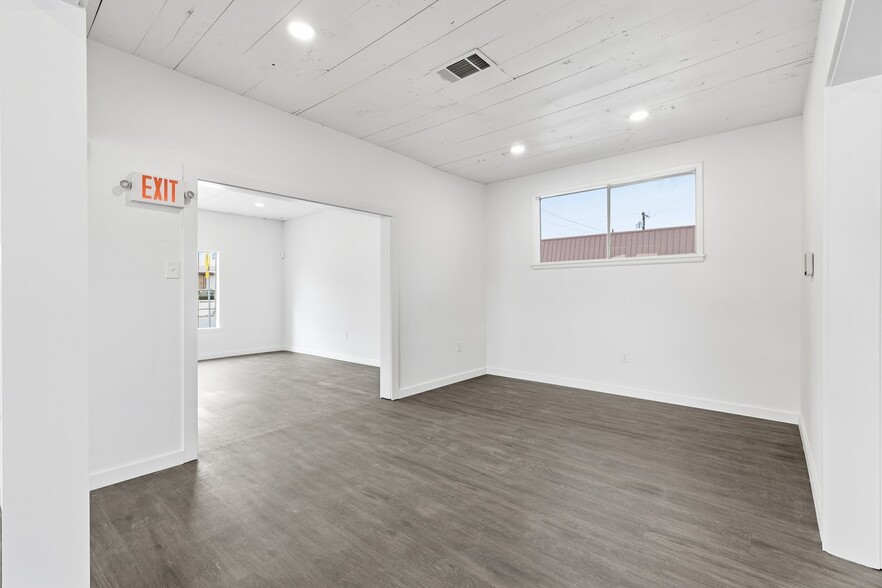 More Photos Of 516 N Locust St, Denton Daycare Center For Lease