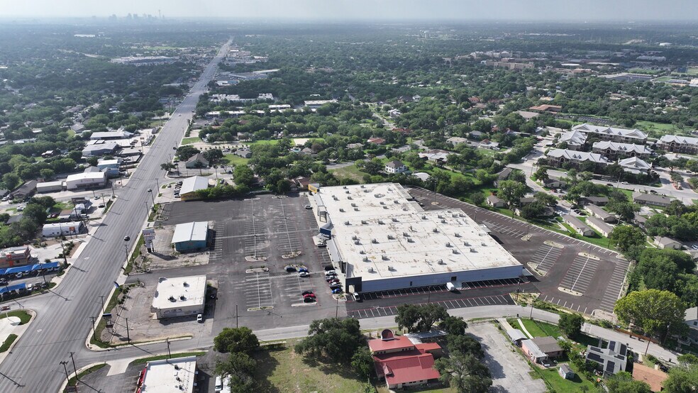 More Photos Of 1327-1331 Bandera Rd, San Antonio Storefront For Lease
