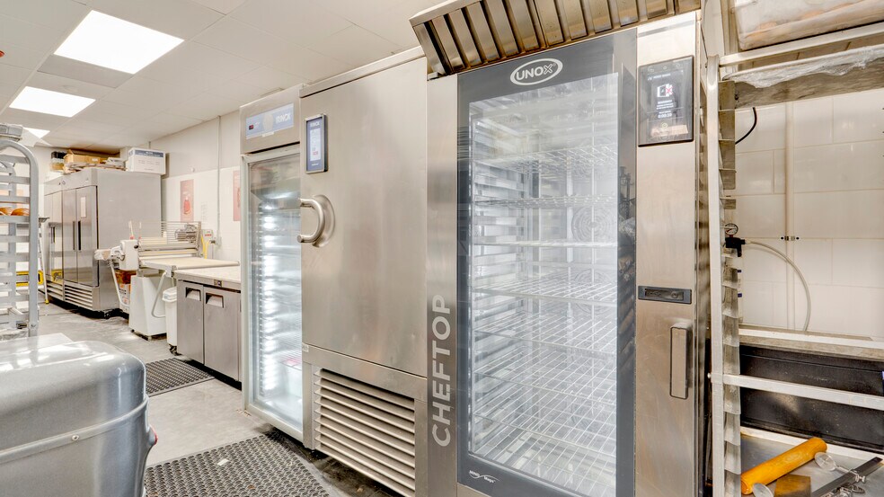 More Photos Of 2516-2526 Ponce De Leon Blvd, Coral Gables Restaurant For Lease