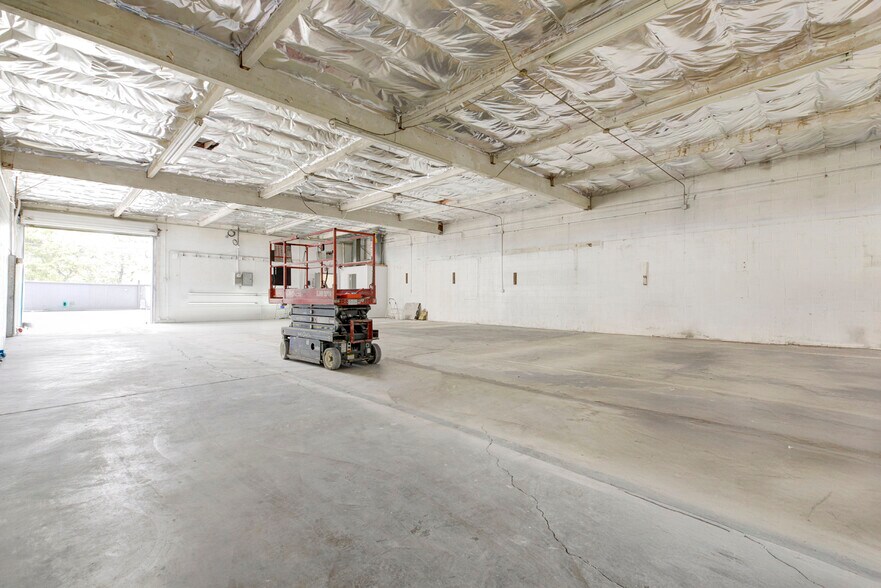More Photos Of 9110 Dice Rd, Santa Fe Springs Warehouse For Sale