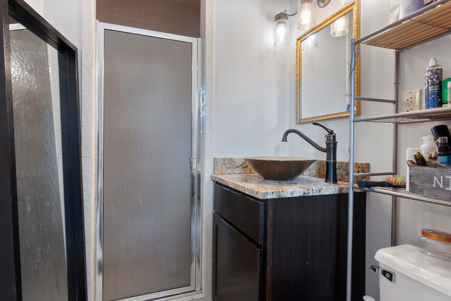 More Photos Of 411 E 10th St, Newport Storefront Retail Residential For Sale