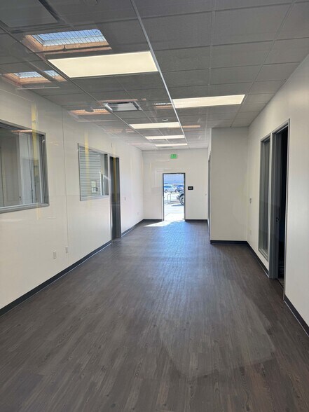 More Photos Of 131 W 33rd St, National City Warehouse For Lease