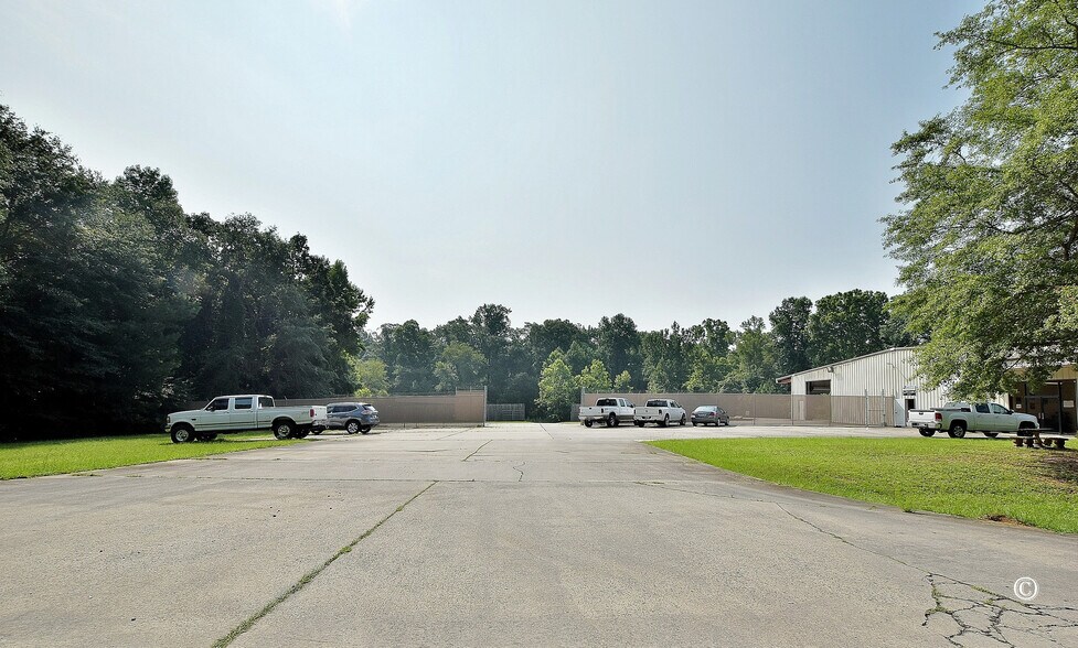 More Photos Of 300 Delano Dr, Manchester Warehouse For Sale