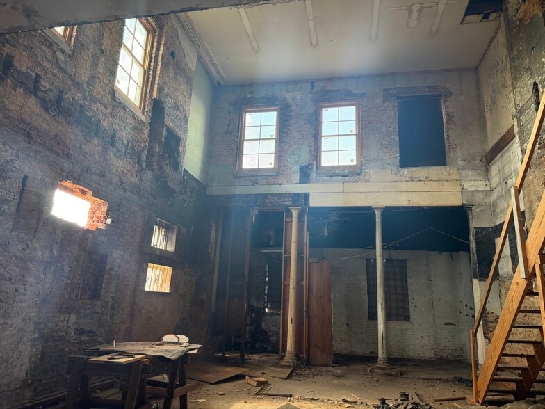 More Photos Of 120 Buffalo st, Johnson City Flex For Sale