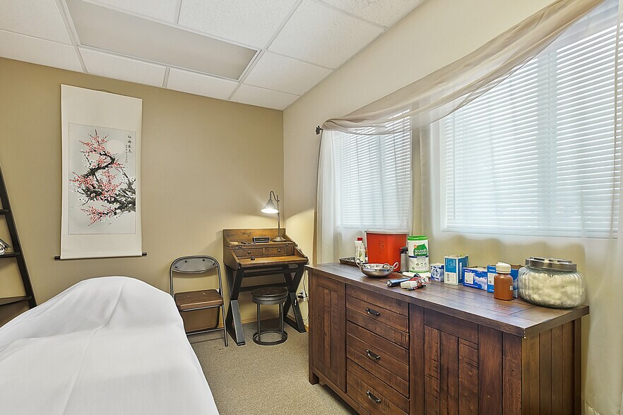 More Photos Of 101 N Evergreen Rd, Spokane Office For Lease