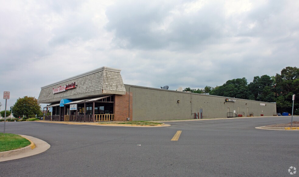 More Photos Of 6108-6124 Arlington Blvd, Falls Church General Retail For Lease