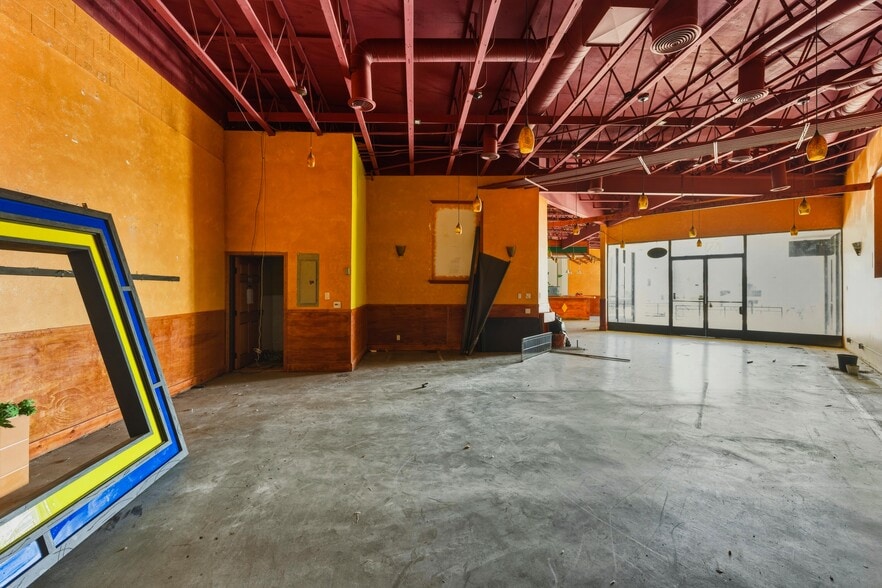 More Photos Of 10020-10036 Venice Blvd, Culver City Freestanding For Lease