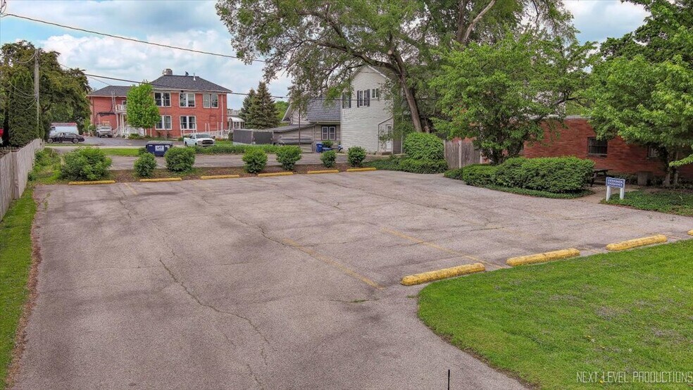 More Photos Of 422 E State St, Geneva Office For Sale