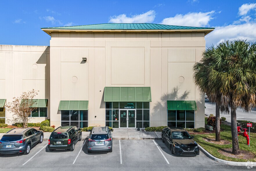 More Photos Of 1901 Green Rd, Deerfield Beach Warehouse For Lease
