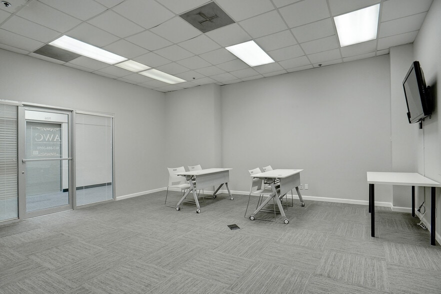 More Photos Of 6850 Manhattan Blvd, Fort Worth Medical For Lease