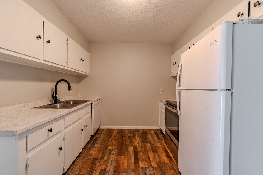 More Photos Of 732 W Alice Ave, Kingsville Apartments For Sale