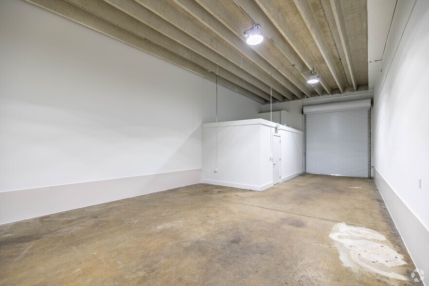 More Photos Of 13815-13831 SW 139th Ct, Miami Warehouse For Lease