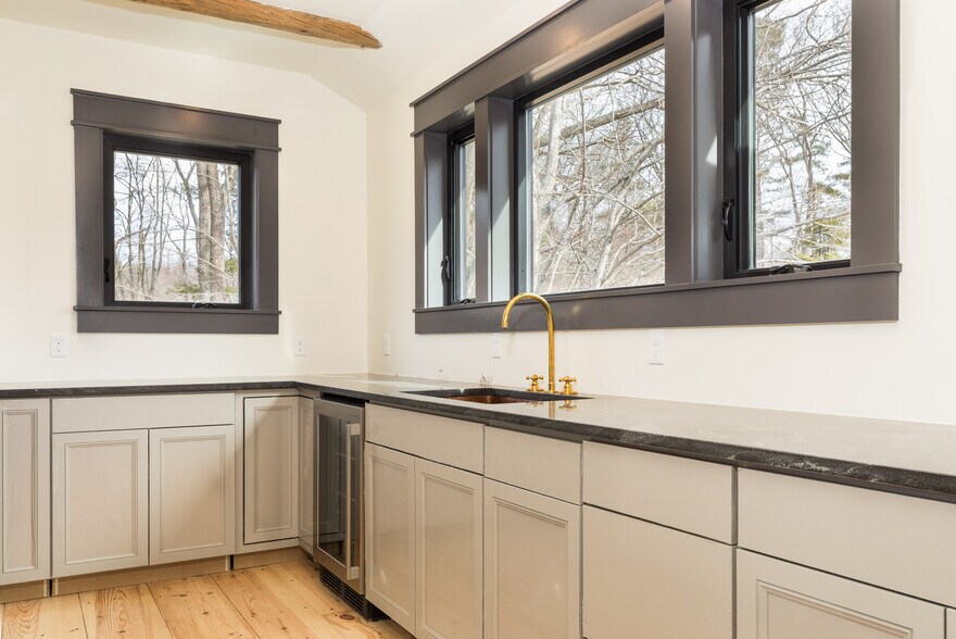 More Photos Of 22 Pioneer Rd, Rye Office Residential For Sale