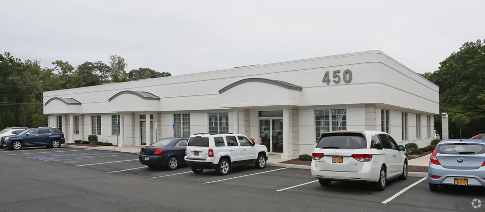 More Photos Of 450 Old Country Rd, Riverhead Office For Lease