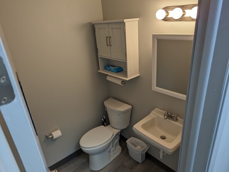 More Photos Of 1225 Carnegie St, Rolling Meadows Warehouse For Lease