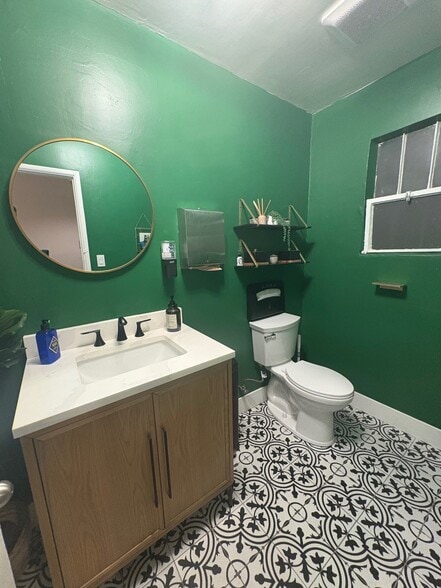 More Photos Of 2900-2904 W Magnolia Blvd, Burbank Storefront For Lease