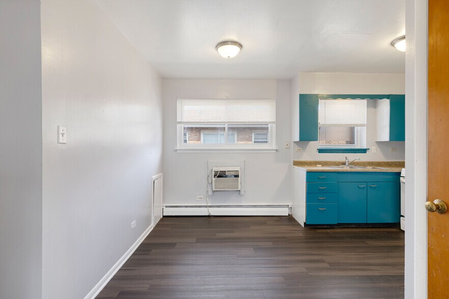 More Photos Of 3631 147th St, Midlothian Apartments For Sale