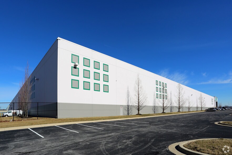 More Photos Of 558 W Airtech Pky, Plainfield Distribution For Lease