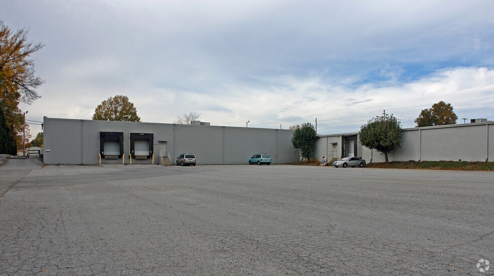 More Photos Of 1801 S University Pky, High Point Manufacturing For Sale