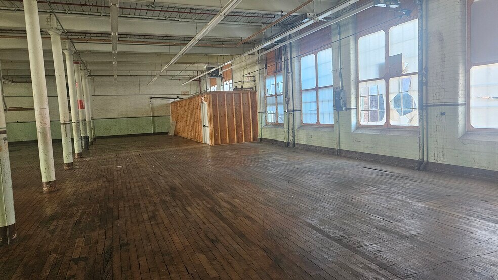 More Photos Of 159 Singleton St, Woonsocket Manufacturing For Lease