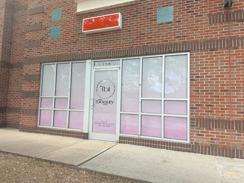 More Photos Of 4810 Hope Valley Rd, Durham Storefront For Lease