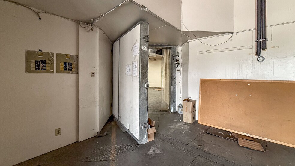 More Photos Of 441 Victoria St W, Kamloops Industrial For Lease