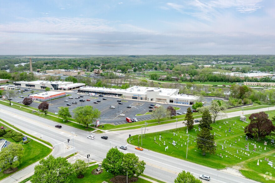 More Photos Of 180-200 S Western Ave, Carpentersville Unknown For Lease