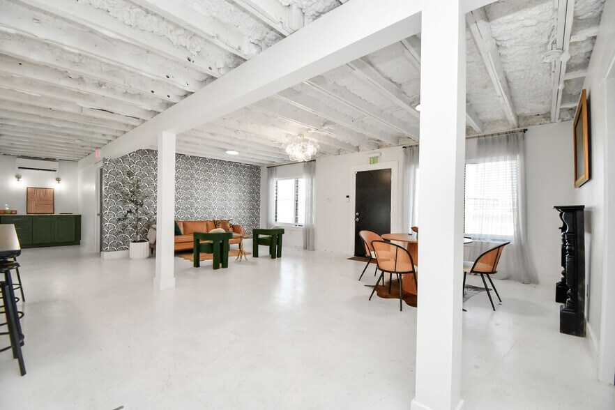 More Photos Of 11605 W Hardy Rd, Houston Storefront Retail Office For Sale