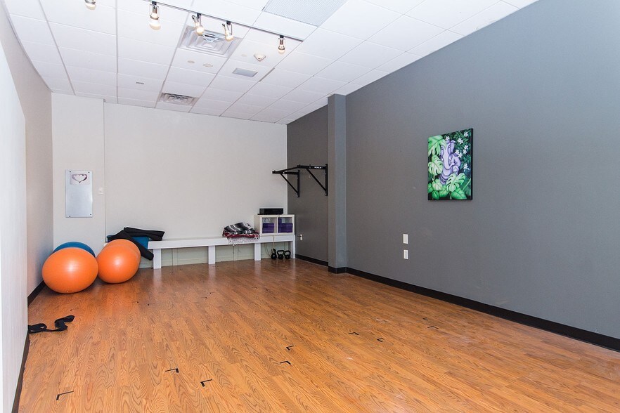 More Photos Of 1524 VFW Pky, West Roxbury Storefront For Lease