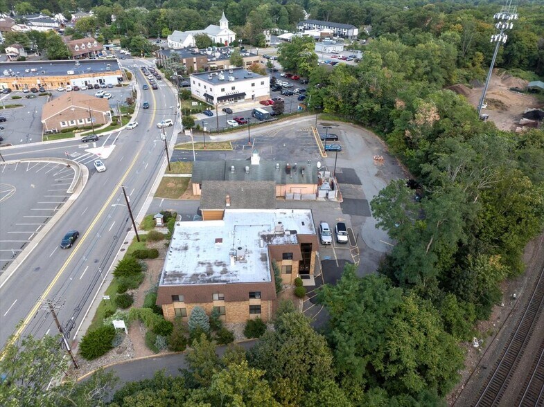 More Photos Of 24 Wyckoff Ave, Waldwick Medical For Sale