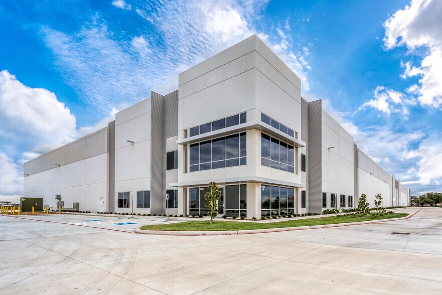 More Photos Of 13930 Journey Rd, Houston Warehouse For Sale