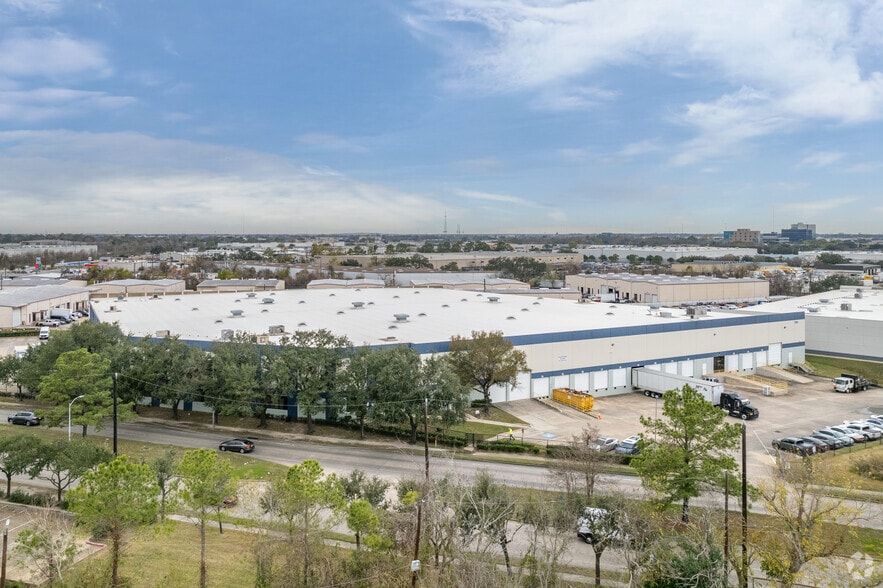 More Photos Of 7250 W 43rd St, Houston Warehouse For Lease