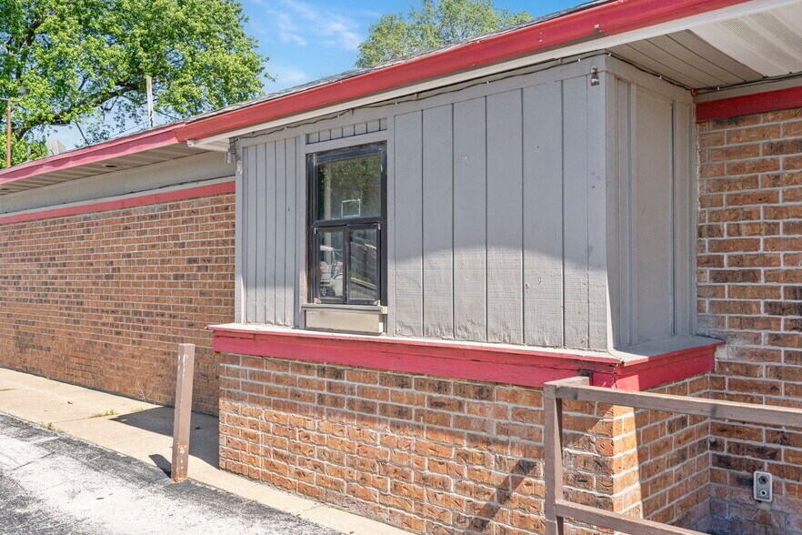 More Photos Of 1815 N Glenstone Ave, Springfield Freestanding For Sale